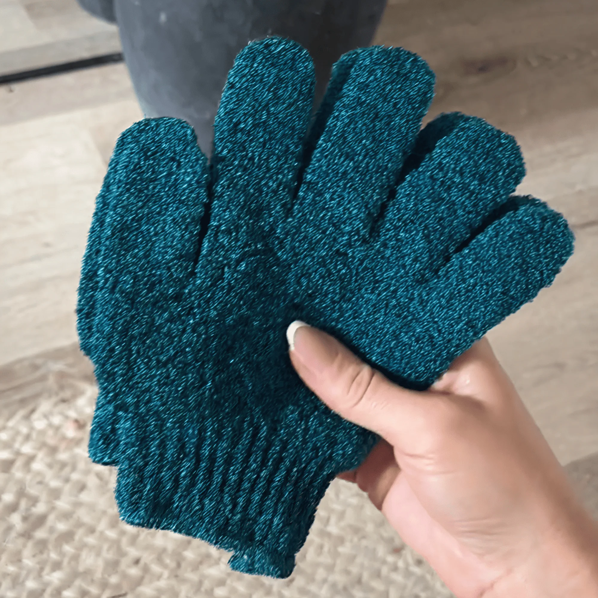 Exfoliating Gloves (Medium Exfoliation) - Image 4